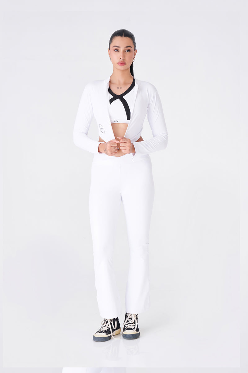 White Full Sleeves Zipper Top for a Sleek Gym Look