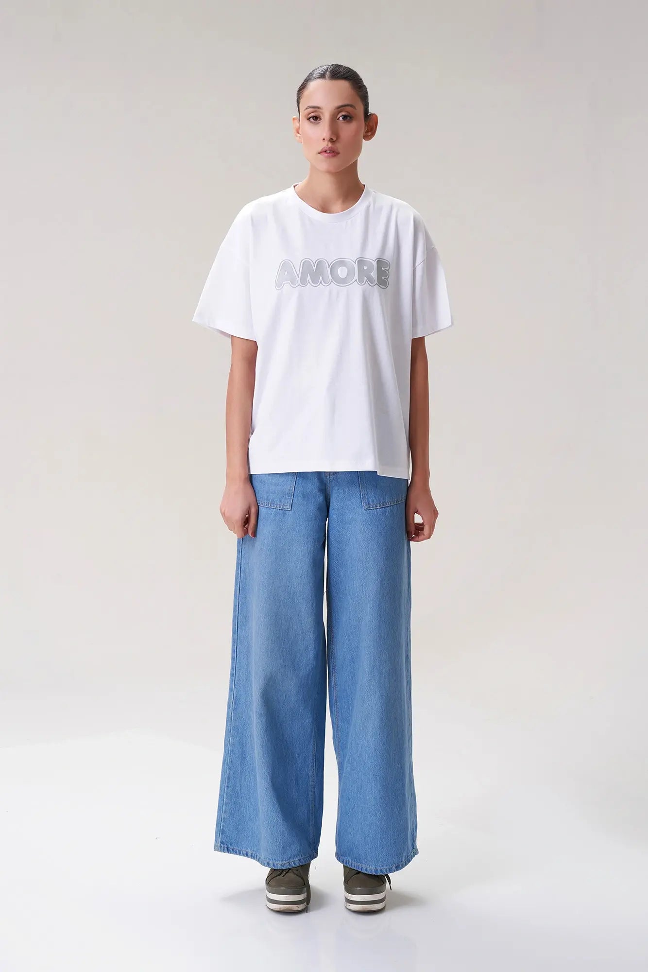 Trendy Oversized "AMORE" Graphic T-Shirt – Chic & Comfortable