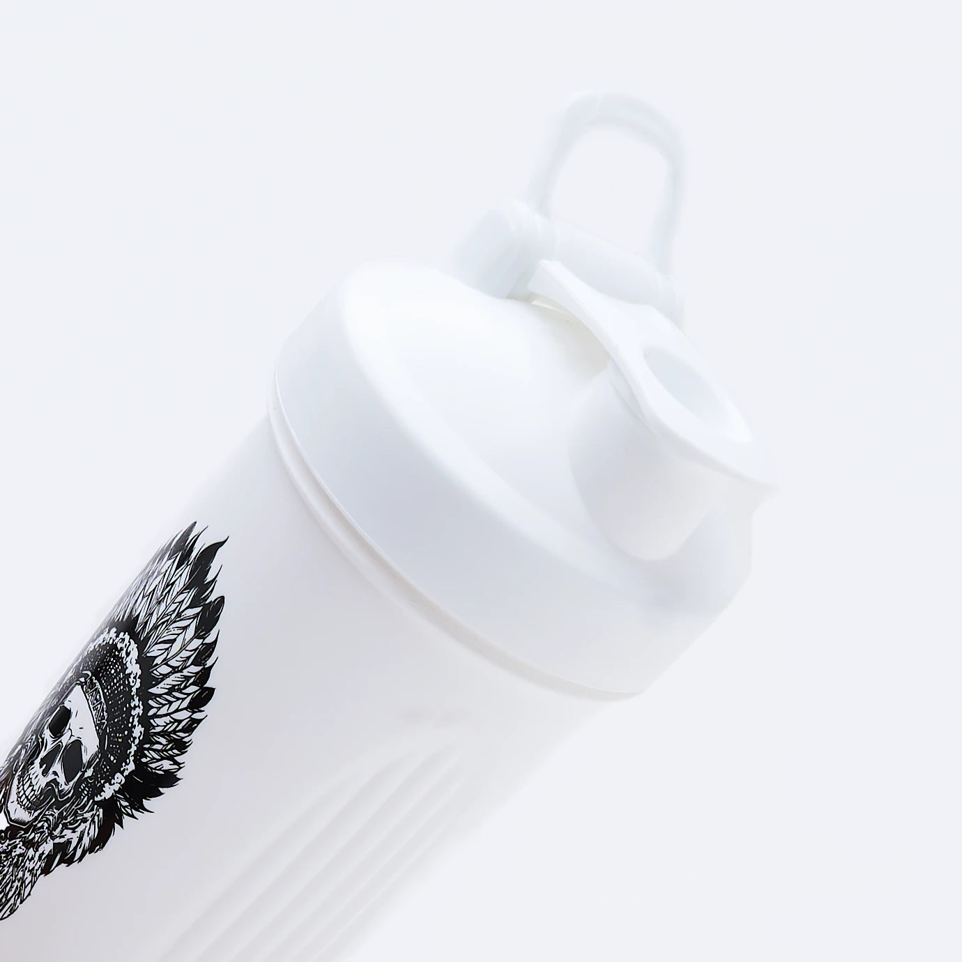 Chief Essential Shaker White