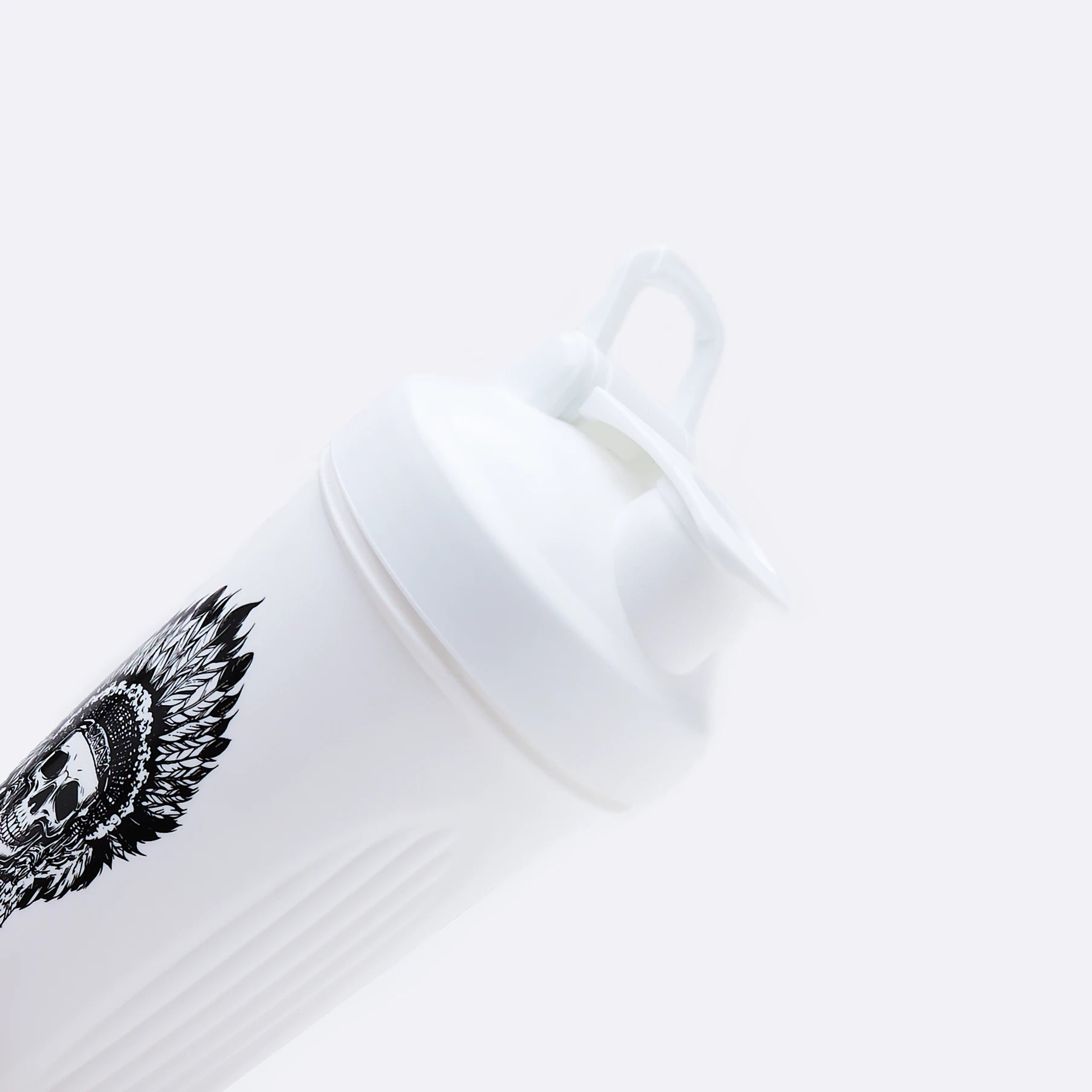 Chief Essential Shaker White