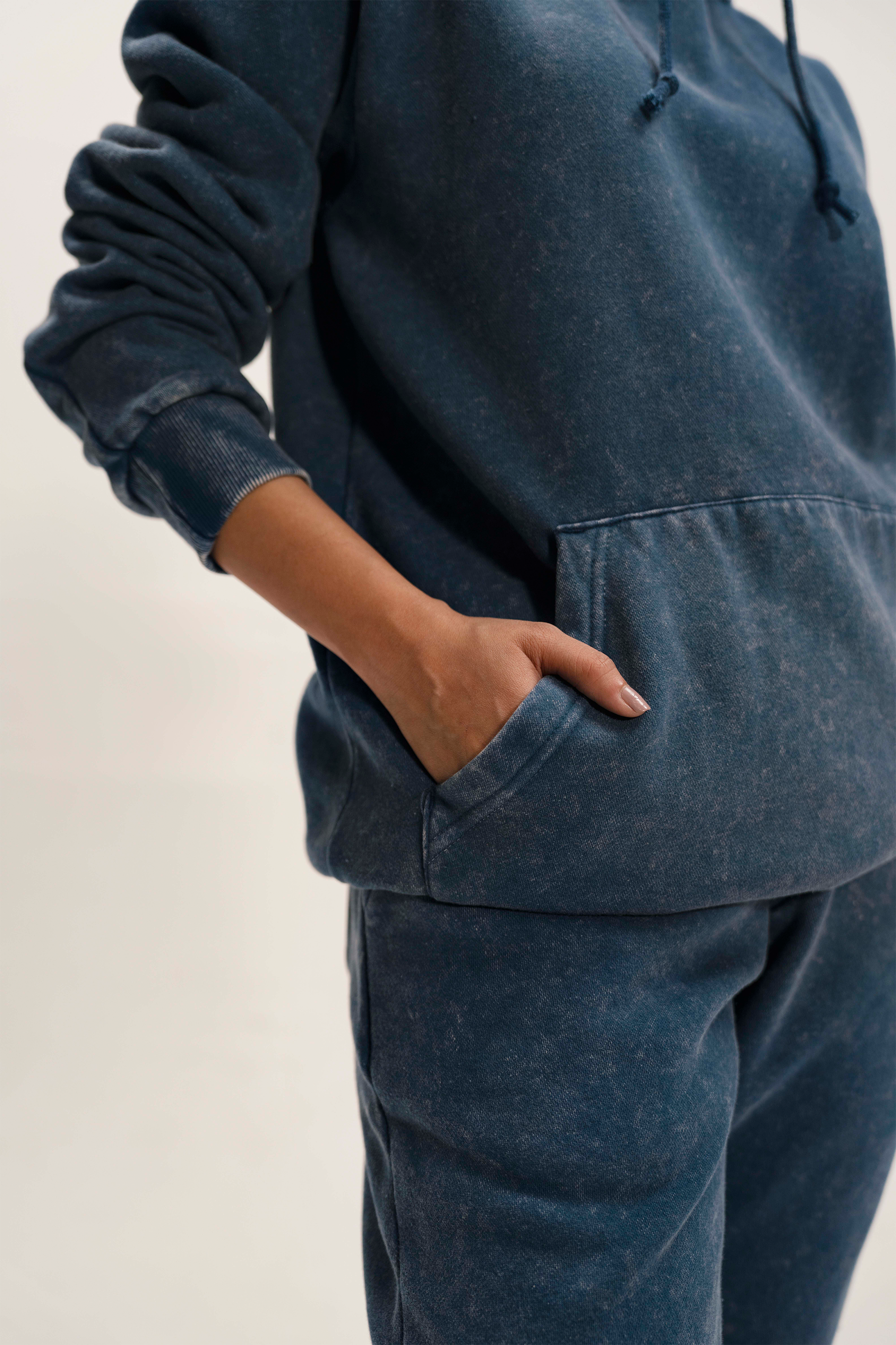 Unisex hoodies & trousers