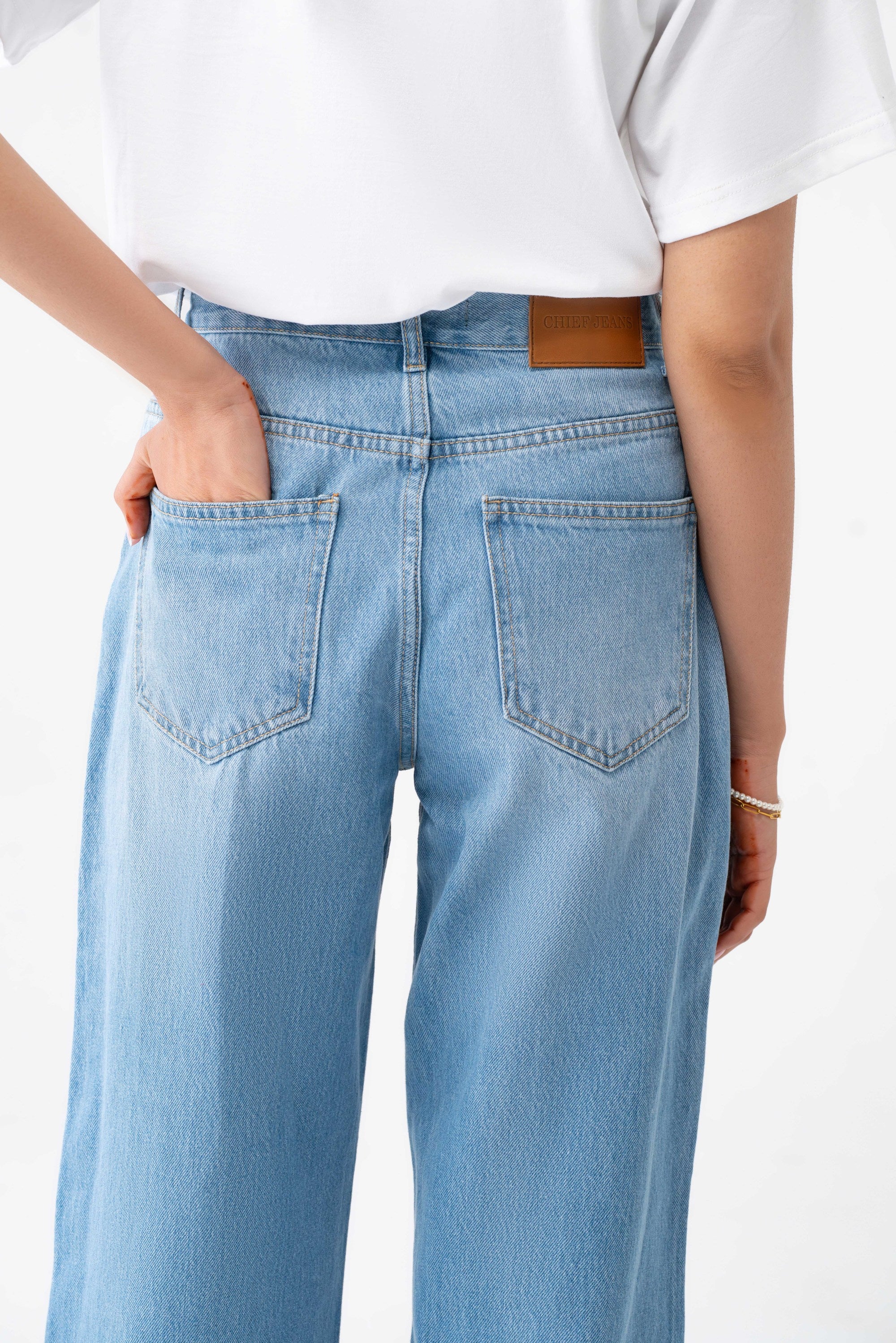 Loose Fit Denim Jeans – Women