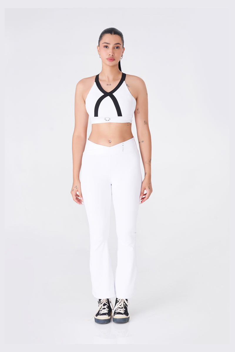 Sleek White Sports Bra & Legging Set