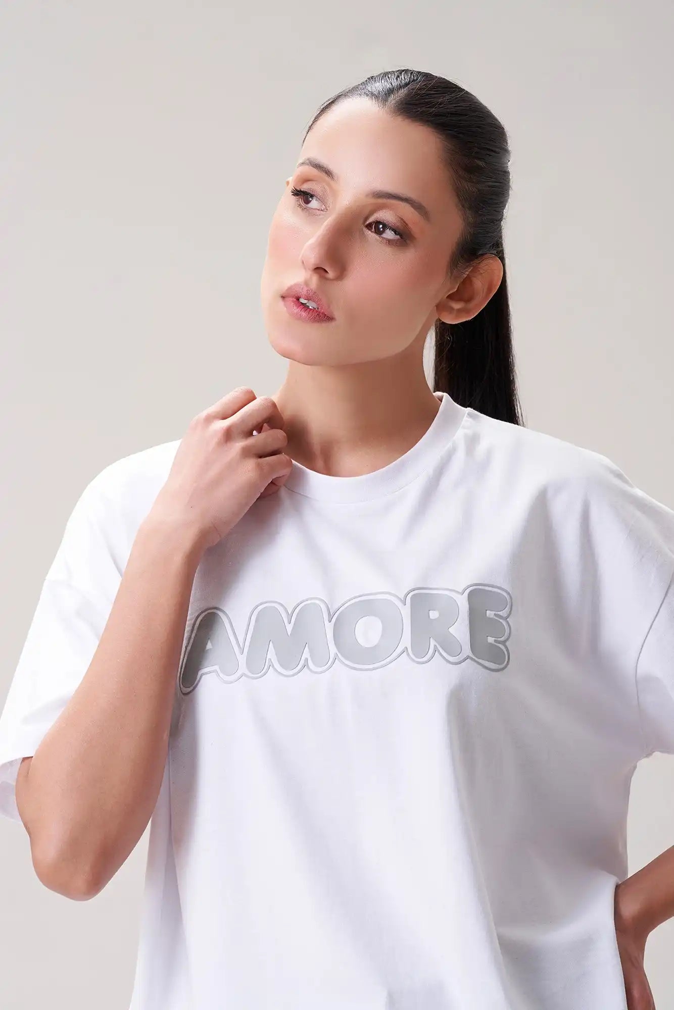 Trendy Oversized "AMORE" Graphic T-Shirt – Chic & Comfortable