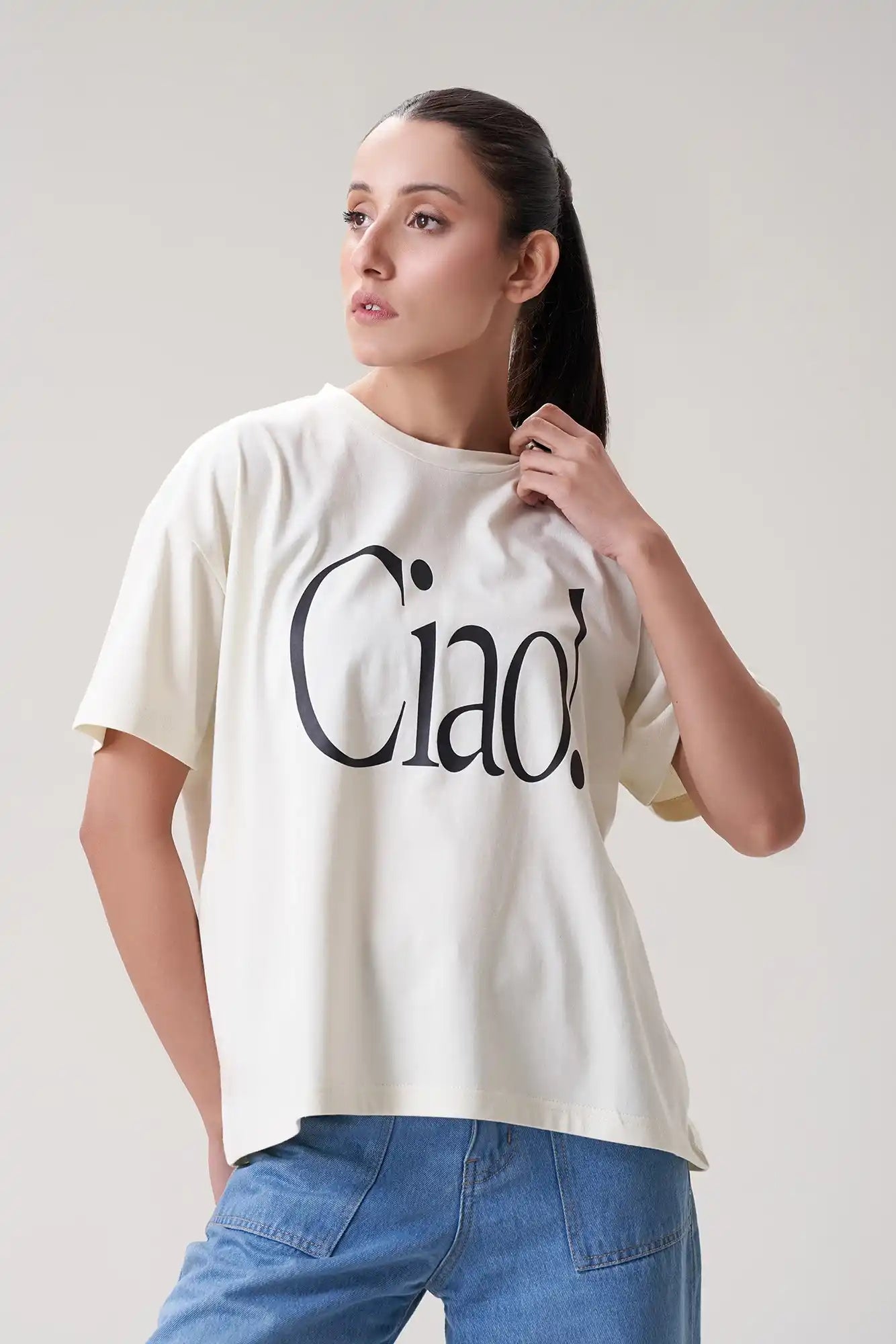 Chic and Minimalist Oversized "Ciao!" Graphic T-Shirt