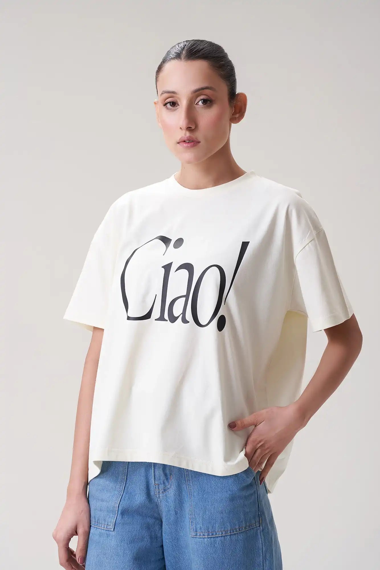 Chic and Minimalist Oversized "Ciao!" Graphic T-Shirt