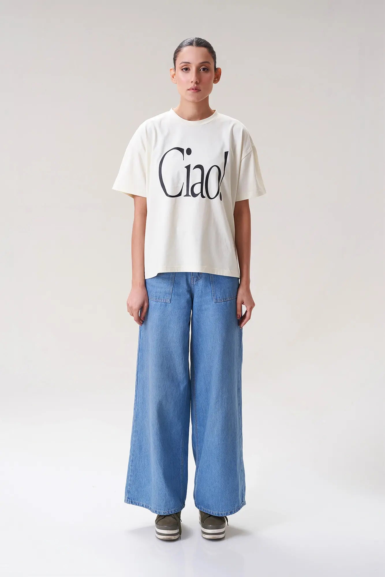 Chic and Minimalist Oversized "Ciao!" Graphic T-Shirt