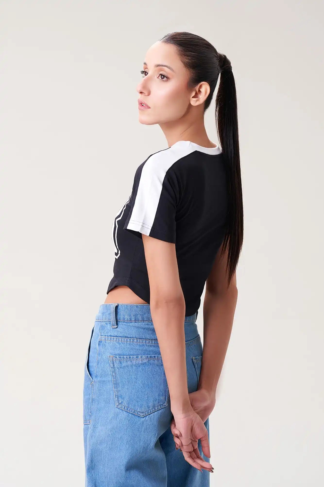 Sporty and Stylish Cropped Tee with Bold "28" Print