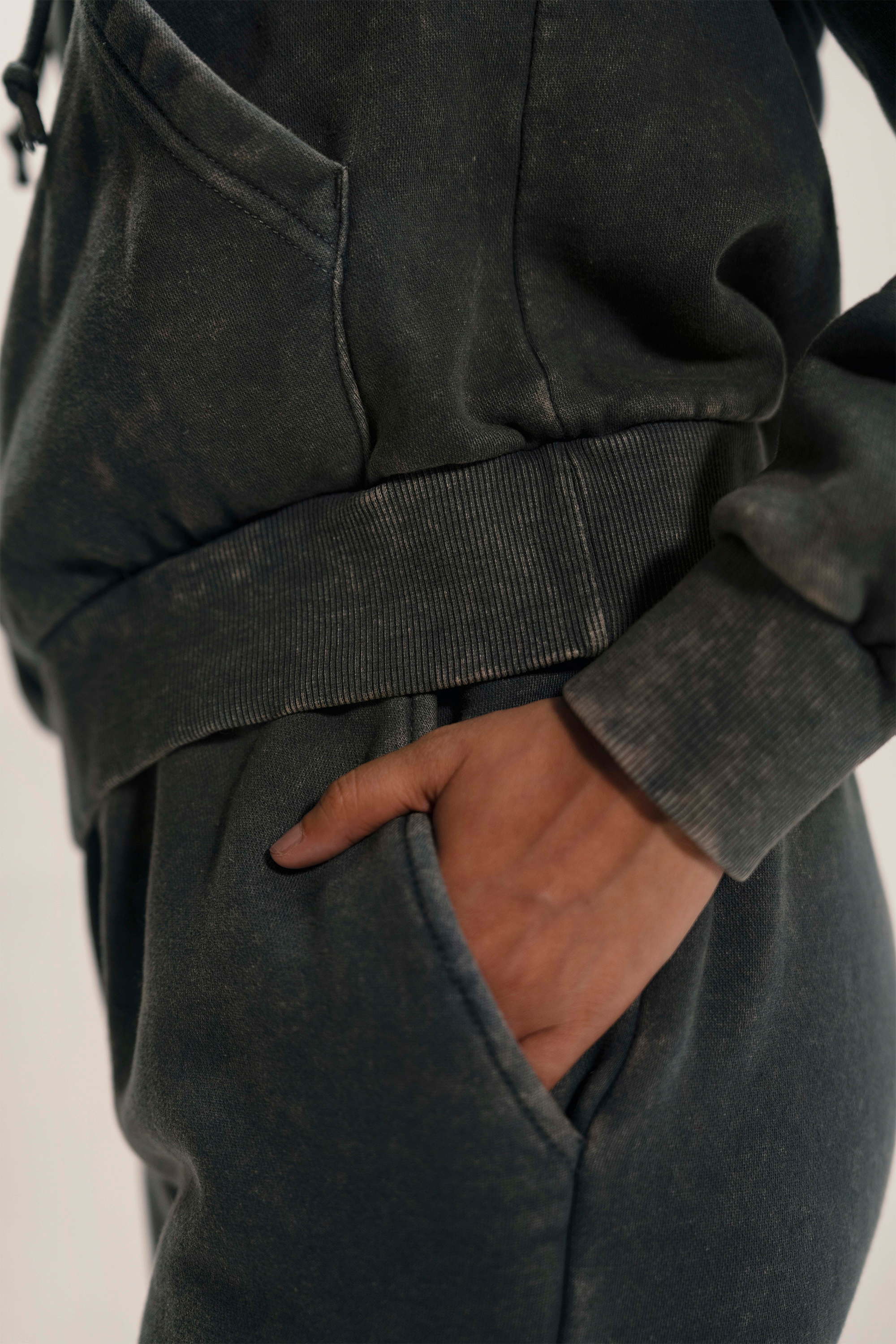 Unisex hoodies & trousers