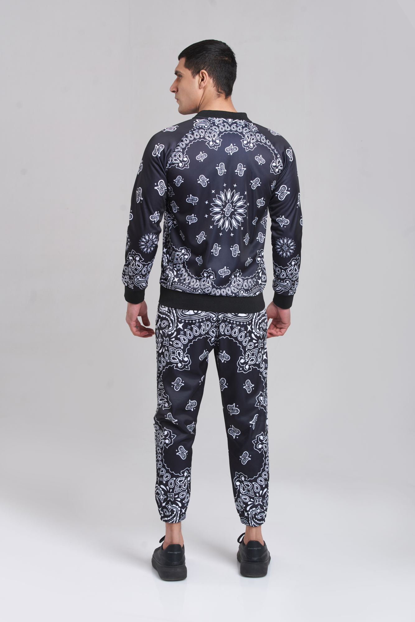Winter tracksuits for mens and discover our best tracksuits online