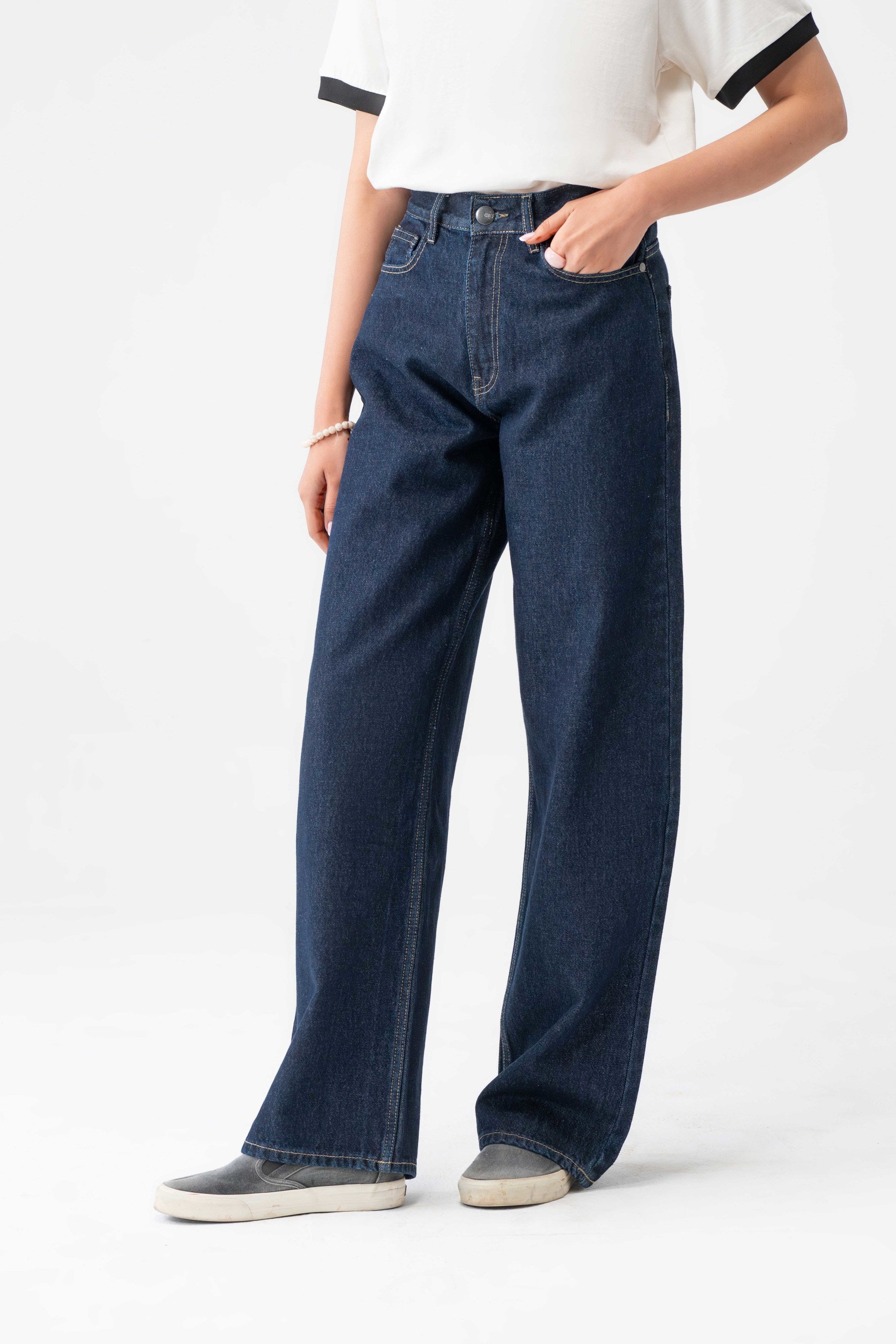 Relax Fit Denim Jeans – Women